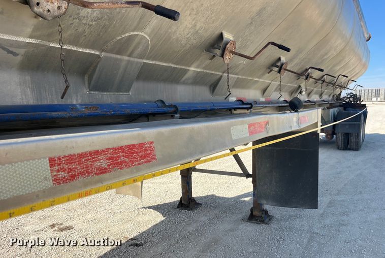 image for item LD9335 2012 Hensley ATLW-36-32-8  feed delivery trailer