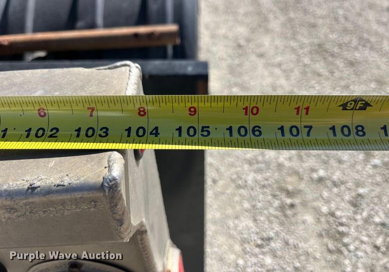 image for item LD9335 2012 Hensley ATLW-36-32-8  feed delivery trailer