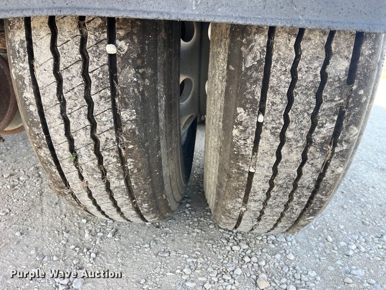 image for item LD9335 2012 Hensley ATLW-36-32-8  feed delivery trailer