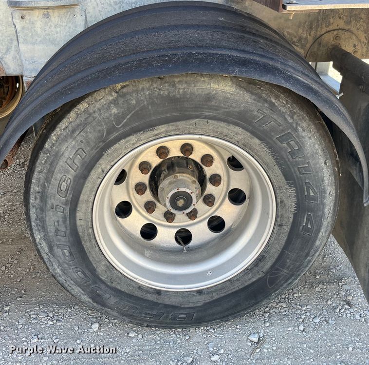 image for item LD9335 2012 Hensley ATLW-36-32-8  feed delivery trailer