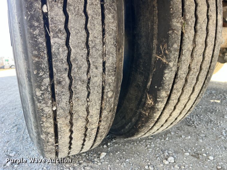 image for item LD9335 2012 Hensley ATLW-36-32-8  feed delivery trailer