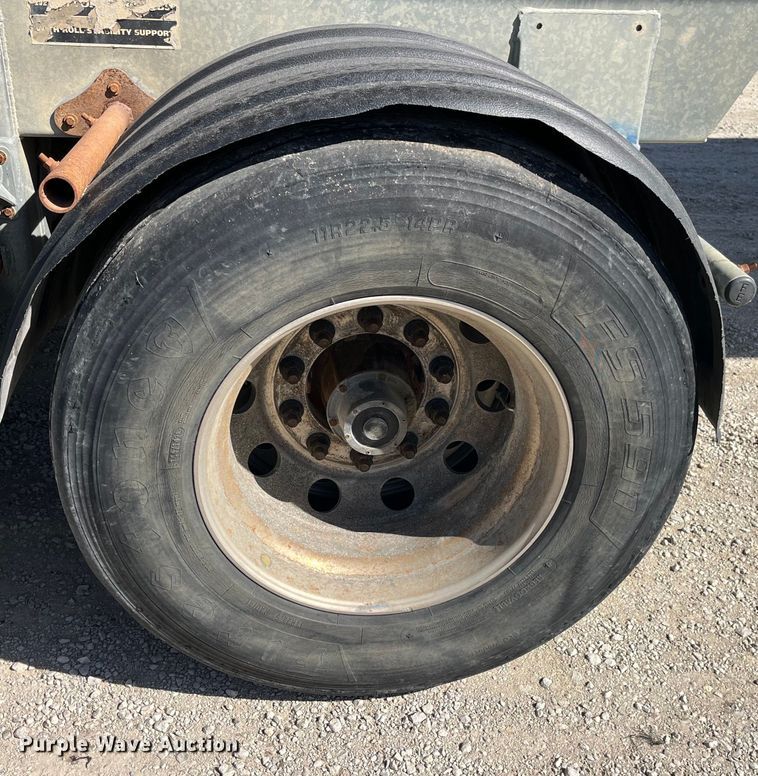 image for item LD9335 2012 Hensley ATLW-36-32-8  feed delivery trailer