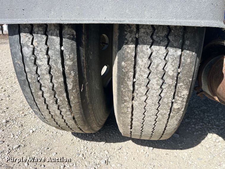 image for item LD9335 2012 Hensley ATLW-36-32-8  feed delivery trailer