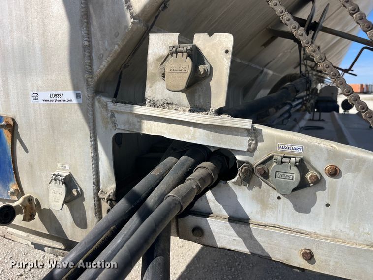 image for item LD9337 2012 Hensley  ATLW-36-32-8  pneumatic feed reclaimer trailer