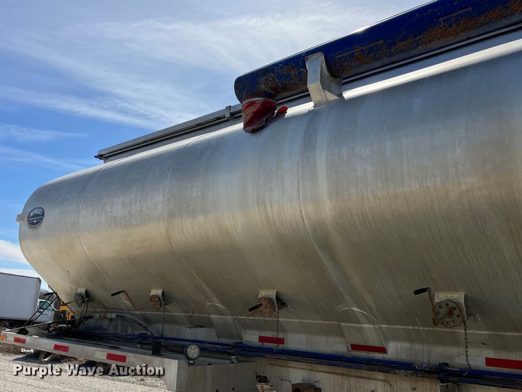 image for item LD9337 2012 Hensley  ATLW-36-32-8  pneumatic feed reclaimer trailer