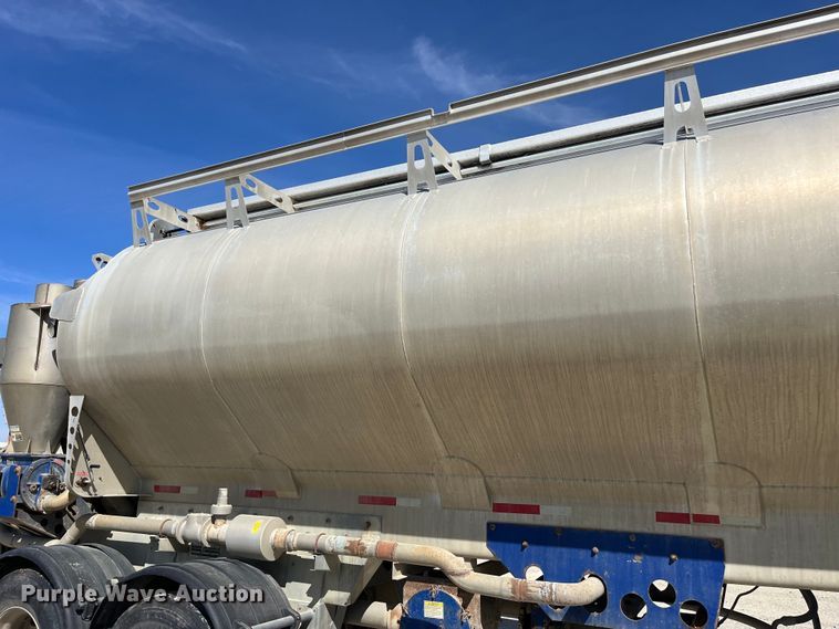 image for item LD9337 2012 Hensley  ATLW-36-32-8  pneumatic feed reclaimer trailer