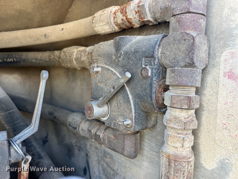 image for item LD9337 2012 Hensley  ATLW-36-32-8  pneumatic feed reclaimer trailer