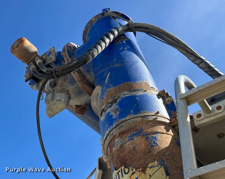 image for item LD9337 2012 Hensley  ATLW-36-32-8  pneumatic feed reclaimer trailer