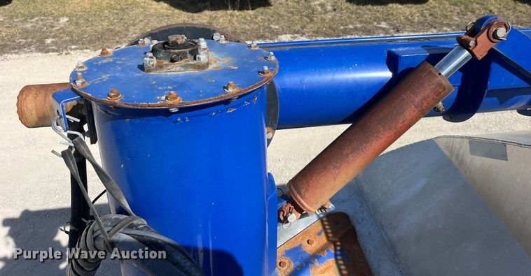 image for item LD9337 2012 Hensley  ATLW-36-32-8  pneumatic feed reclaimer trailer