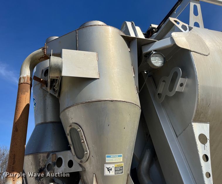 image for item LD9337 2012 Hensley  ATLW-36-32-8  pneumatic feed reclaimer trailer