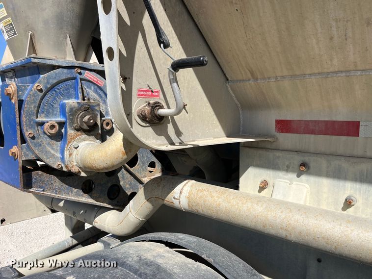 image for item LD9337 2012 Hensley  ATLW-36-32-8  pneumatic feed reclaimer trailer