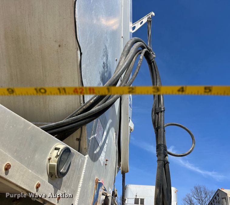 image for item LD9337 2012 Hensley  ATLW-36-32-8  pneumatic feed reclaimer trailer