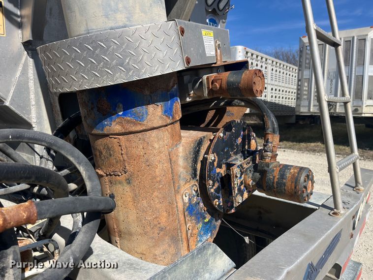 image for item LD9338 2012 Hensley ATLW-3-12 feed delivery trailer