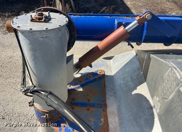 image for item LD9338 2012 Hensley ATLW-3-12 feed delivery trailer