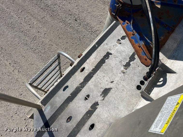 image for item LD9338 2012 Hensley ATLW-3-12 feed delivery trailer