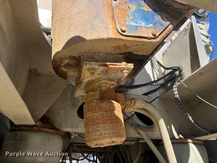 image for item LD9338 2012 Hensley ATLW-3-12 feed delivery trailer