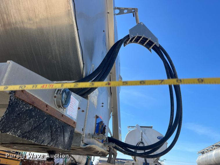 image for item LD9338 2012 Hensley ATLW-3-12 feed delivery trailer