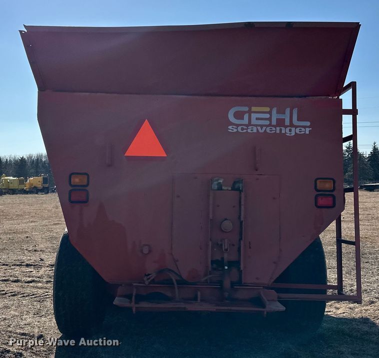 image for item LO9497 GEHL  1330 HD Scavanger manure spreader