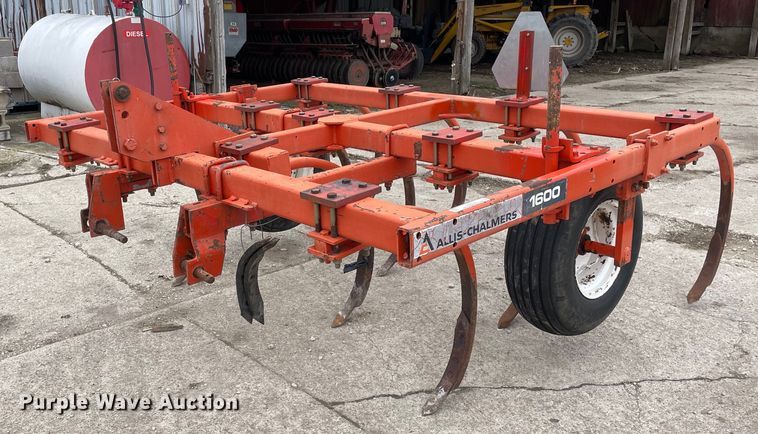 image for item LW9010 Allis Chalmers  1600 chisel