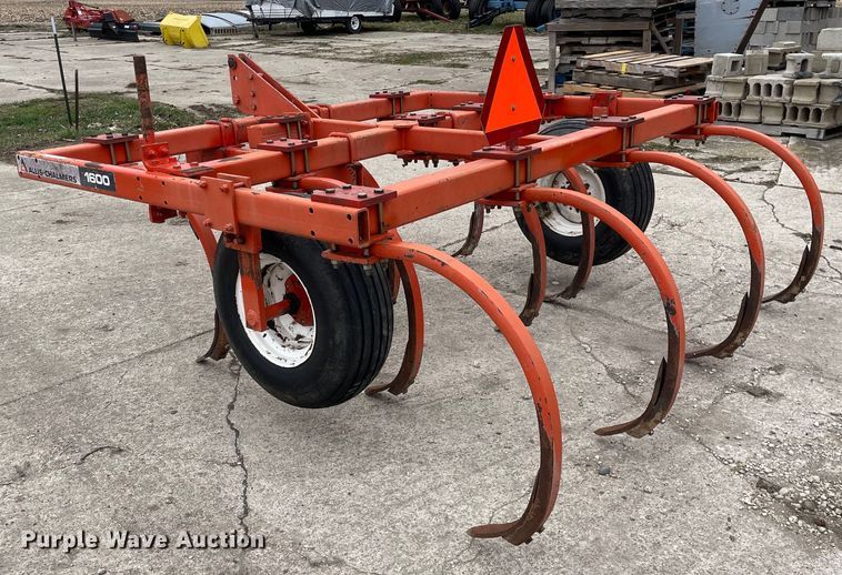 image for item LW9010 Allis Chalmers  1600 chisel