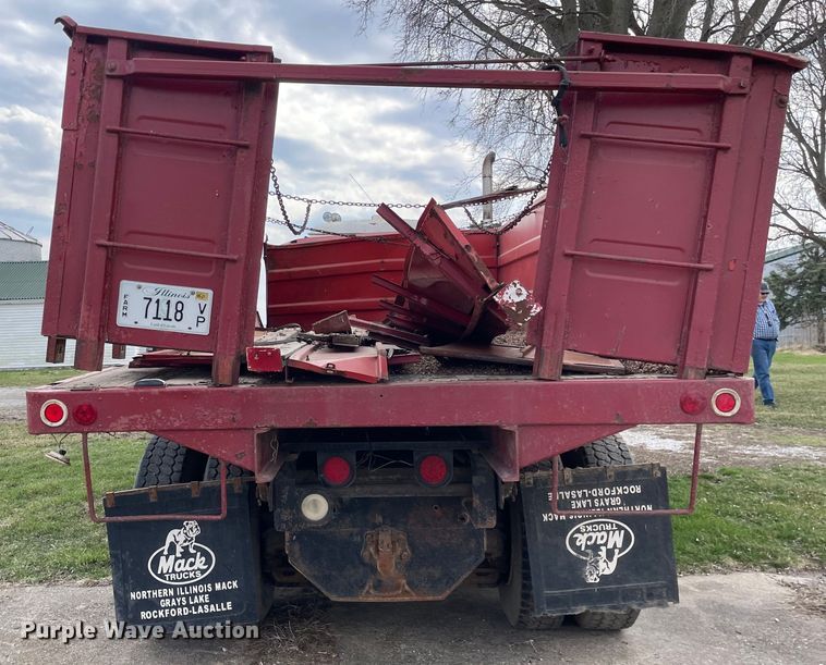 image for item LW9018 1989 Mack  RD690S grain truck