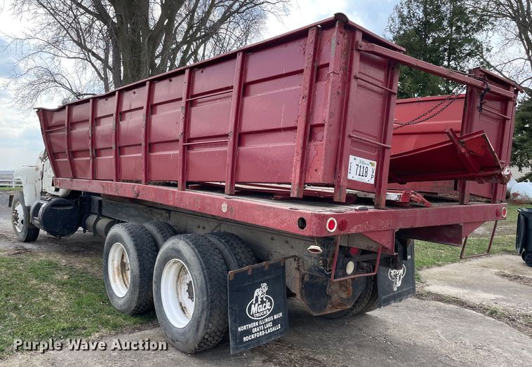 image for item LW9018 1989 Mack  RD690S grain truck