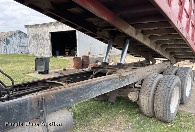 image for item LW9018 1989 Mack  RD690S grain truck