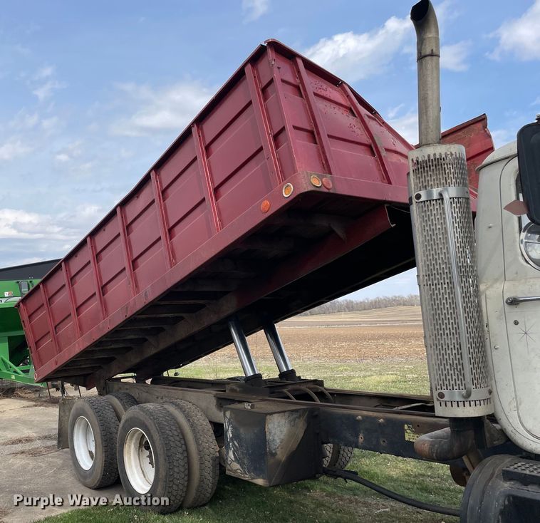 image for item LW9018 1989 Mack  RD690S grain truck