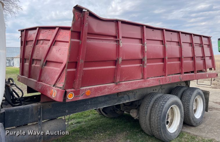 image for item LW9018 1989 Mack  RD690S grain truck