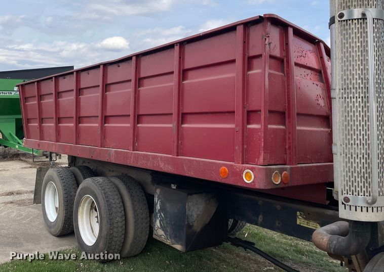 image for item LW9018 1989 Mack  RD690S grain truck