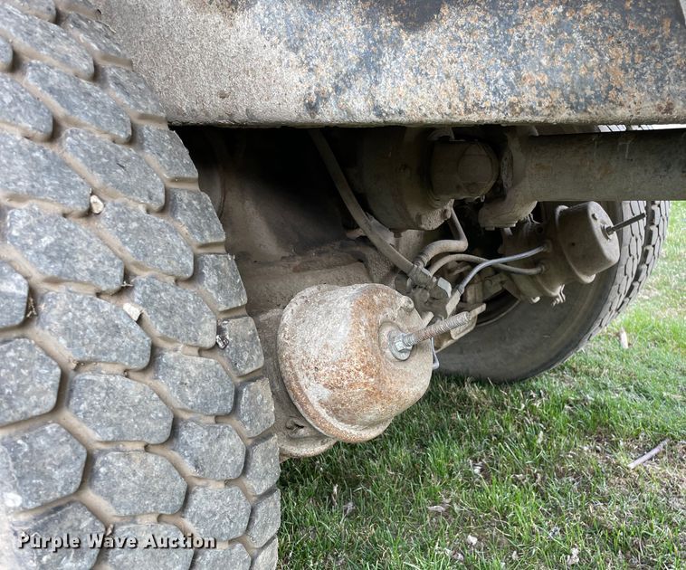 image for item LW9018 1989 Mack  RD690S grain truck
