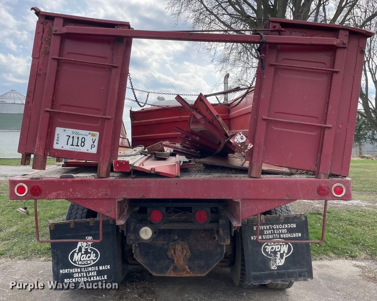 image for item LW9018 1989 Mack  RD690S grain truck