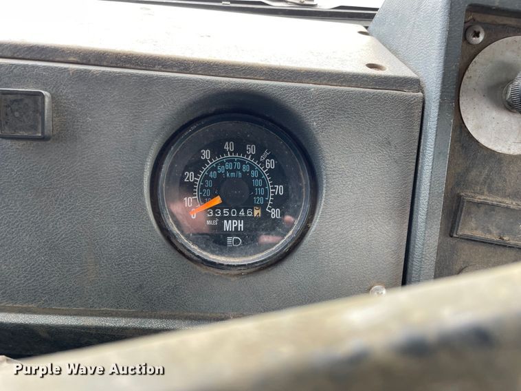 image for item LW9018 1989 Mack  RD690S grain truck