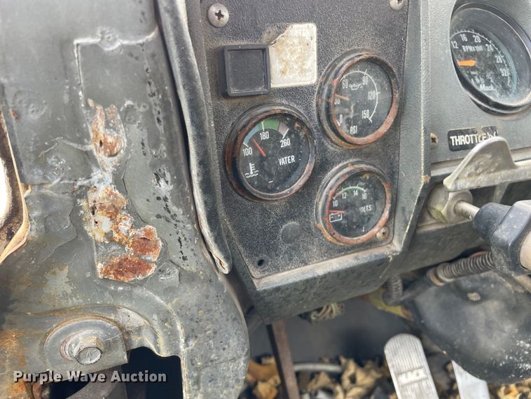 image for item LW9018 1989 Mack  RD690S grain truck