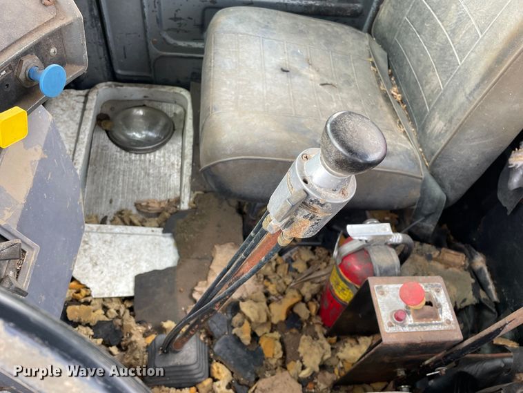 image for item LW9018 1989 Mack  RD690S grain truck