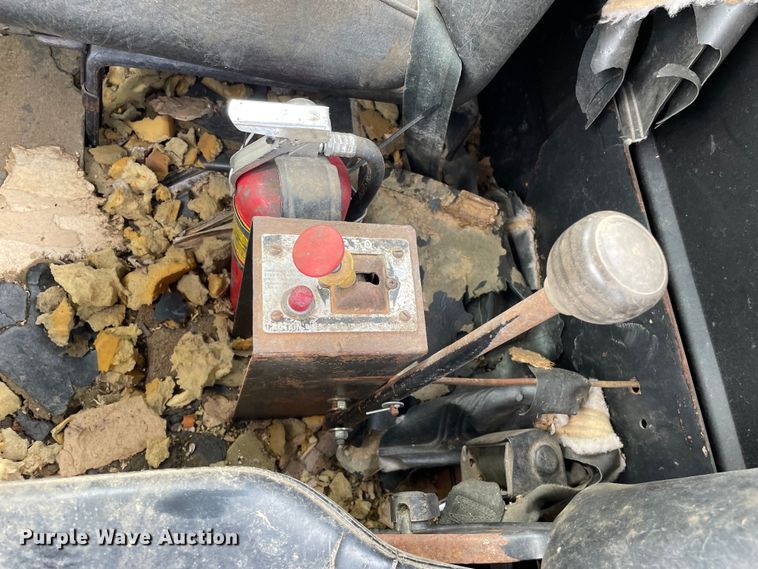 image for item LW9018 1989 Mack  RD690S grain truck