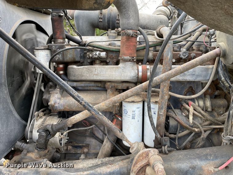 image for item LW9018 1989 Mack  RD690S grain truck