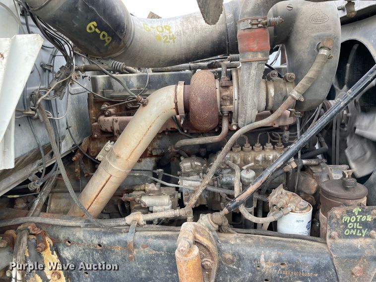 image for item LW9018 1989 Mack  RD690S grain truck