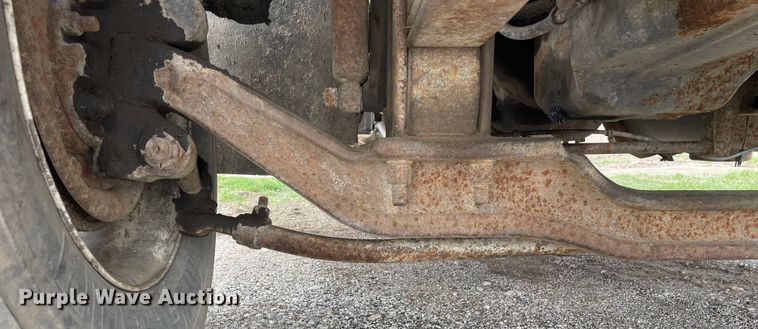 image for item LW9018 1989 Mack  RD690S grain truck