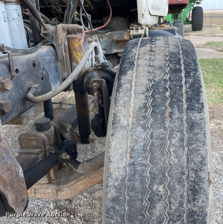 image for item LW9018 1989 Mack  RD690S grain truck