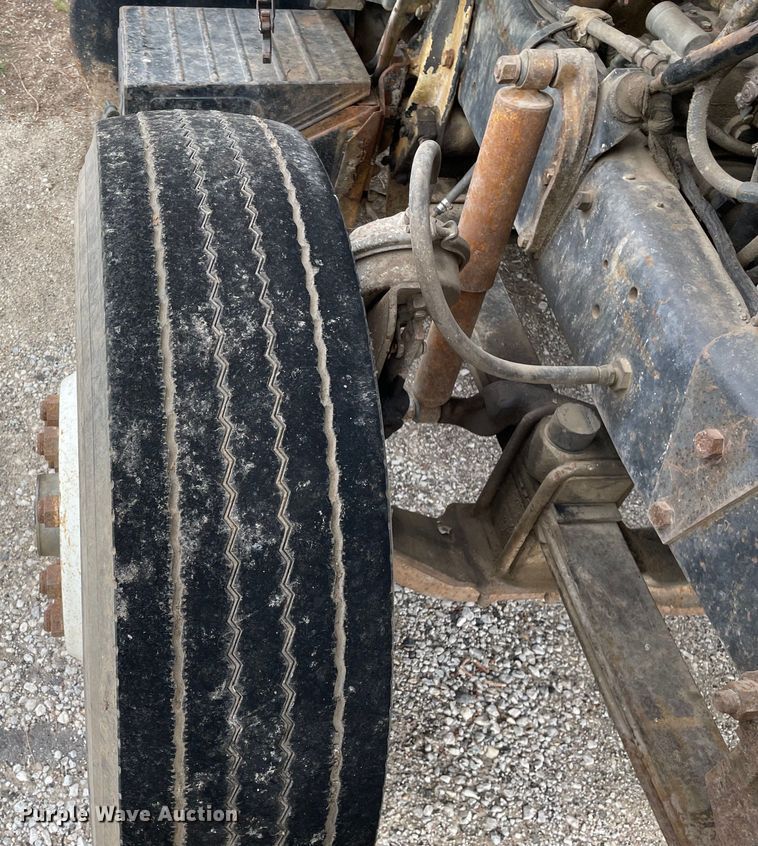 image for item LW9018 1989 Mack  RD690S grain truck