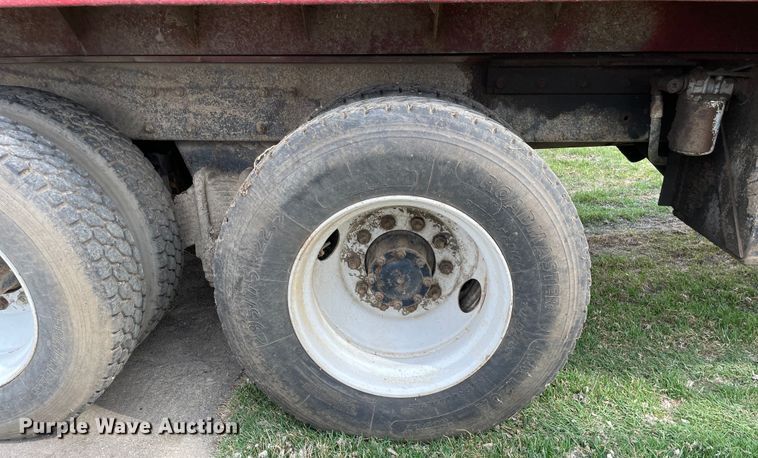 image for item LW9018 1989 Mack  RD690S grain truck