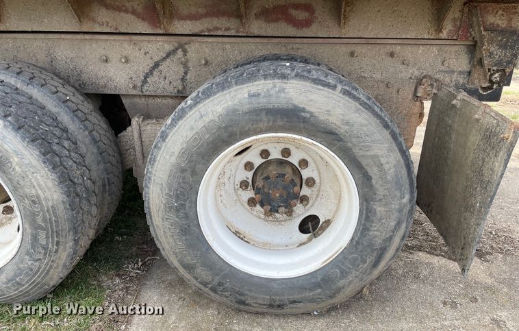 image for item LW9018 1989 Mack  RD690S grain truck