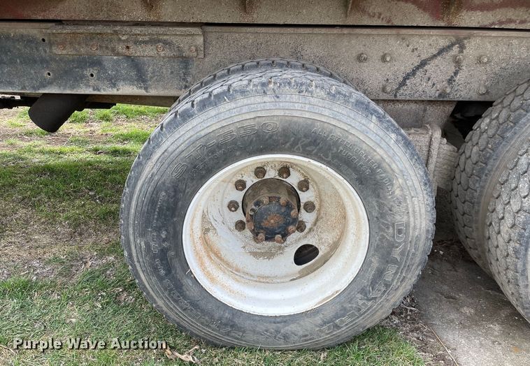 image for item LW9018 1989 Mack  RD690S grain truck