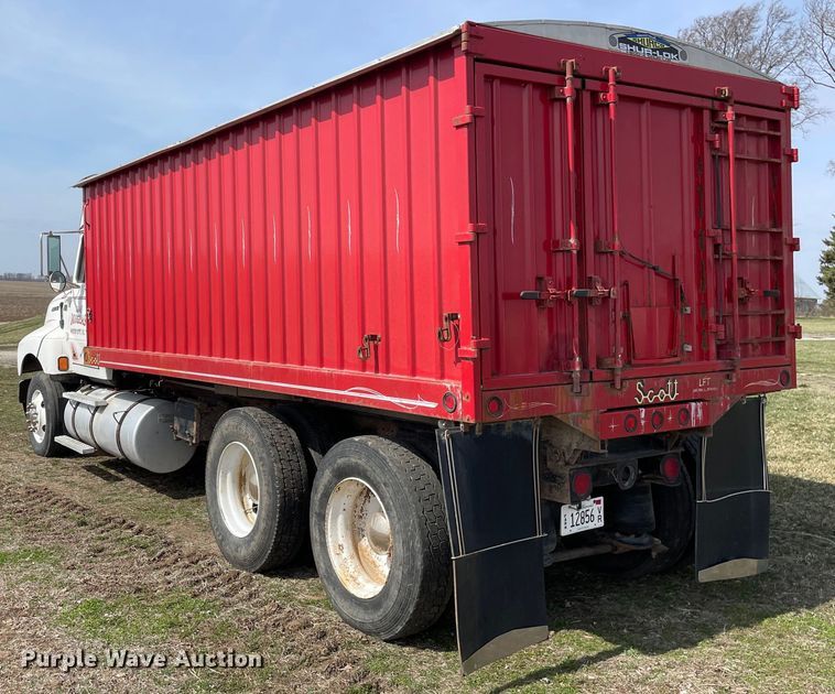 image for item LW9019 1994 Ford  LTL9000 Aeromax  grain truck