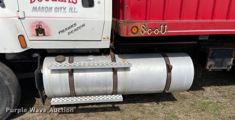 image for item LW9019 1994 Ford  LTL9000 Aeromax  grain truck