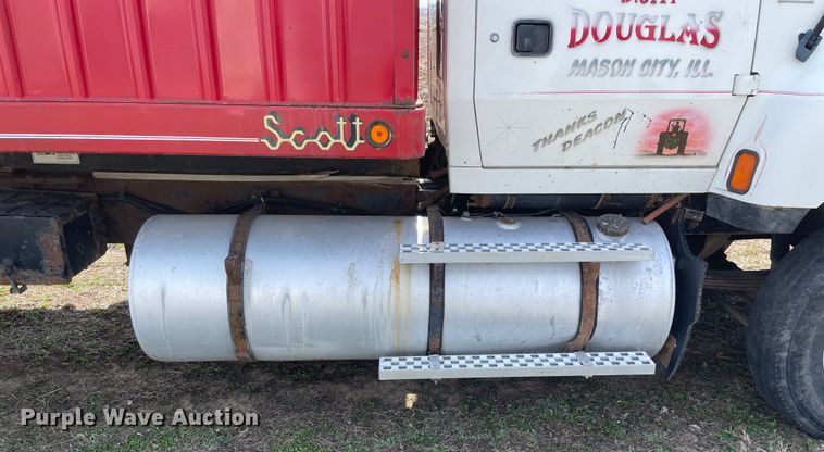 image for item LW9019 1994 Ford  LTL9000 Aeromax  grain truck