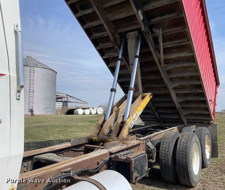 image for item LW9019 1994 Ford  LTL9000 Aeromax  grain truck