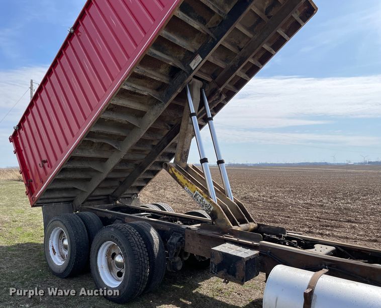 image for item LW9019 1994 Ford  LTL9000 Aeromax  grain truck