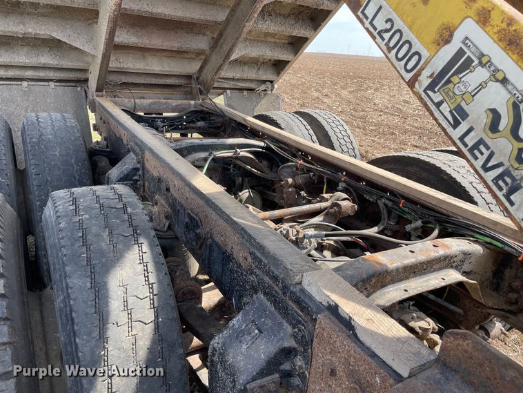 image for item LW9019 1994 Ford  LTL9000 Aeromax  grain truck